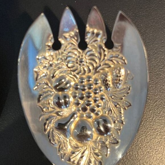 Vintage EPNS England Silverplate Grapevine Design Salad Serving Set - Picture 3 of 8
